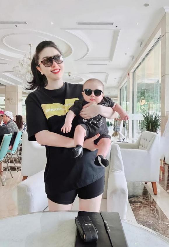 Khoe ảnh bụ bẫm của nhóc tỳ, Bảo Thy tiết lộ lý do gác lại sự nghiệp - Hình 4 Khoe anh bu bam cua nhoc ty, Bao Thy tiet lo ly do gac lai su nghiep-Hinh-4