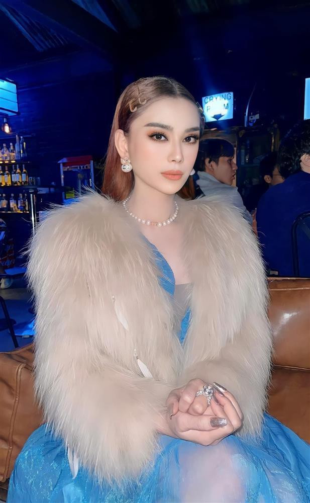 Lâm Khánh Chi chê Vĩnh Thụy thô lỗ, lôi cả Hoàng Thùy Linh vào cuộc? - Hình 2 Lam Khanh Chi che Vinh Thuy tho lo, loi ca Hoang Thuy Linh vao cuoc?-Hinh-2