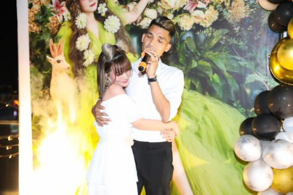 Mạc Văn Khoa tổ chức sinh nhật hoành tráng cho bà xã, ai cũng ngưỡng mộ - Hình 10 Mac Van Khoa to chuc sinh nhat hoanh trang cho ba xa, ai cung nguong mo-Hinh-10