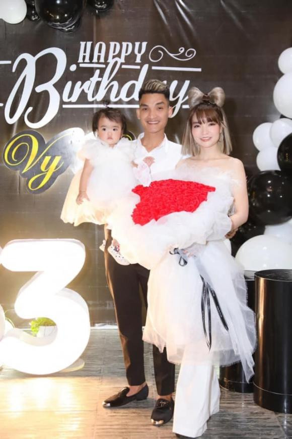 Mạc Văn Khoa tổ chức sinh nhật hoành tráng cho bà xã, ai cũng ngưỡng mộ - Hình 7 Mac Van Khoa to chuc sinh nhat hoanh trang cho ba xa, ai cung nguong mo-Hinh-7