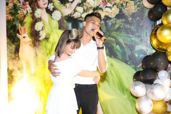 Mạc Văn Khoa tổ chức sinh nhật hoành tráng cho bà xã, ai cũng ngưỡng mộ - Hình 11 Mac Van Khoa to chuc sinh nhat hoanh trang cho ba xa, ai cung nguong mo-Hinh-11