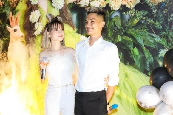 Mạc Văn Khoa tổ chức sinh nhật hoành tráng cho bà xã, ai cũng ngưỡng mộ - Hình 15 Mac Van Khoa to chuc sinh nhat hoanh trang cho ba xa, ai cung nguong mo-Hinh-15