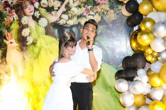 Mạc Văn Khoa tổ chức sinh nhật hoành tráng cho bà xã, ai cũng ngưỡng mộ - Hình 13 Mac Van Khoa to chuc sinh nhat hoanh trang cho ba xa, ai cung nguong mo-Hinh-13