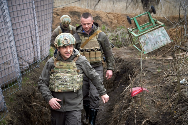 Tổng thống Ukraine: Từ sân khấu hài đến hiện thực bẽ bàng - Hình 2 Tong thong Ukraine: Tu san khau hai den hien thuc be bang-Hinh-2