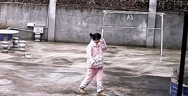 Vợ hờ hững tiễn chồng đi xa, sự thật sau đó ai cũng nghẹn ngào - Hình 3 Vo ho hung tien chong di xa, su that sau do ai cung nghen ngao-Hinh-3