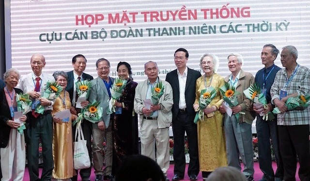Chủ tịch nước Võ Văn Thưởng gặp mặt các cựu cán bộ Đoàn - Hình 5 Chu tich nuoc Vo Van Thuong gap mat cac cuu can bo Doan-Hinh-5