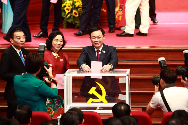 Ông Vương Đình Huệ tái đắc cử Bí thư Thành ủy Hà Nội với 100% số phiếu - Hình 2 Ong Vuong Dinh Hue tai dac cu Bi thu Thanh uy Ha Noi voi 100% so phieu-Hinh-2