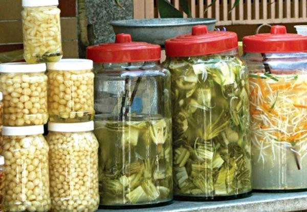 Cách loại bỏ độc tố trong dưa cà muối để không rước bệnh vào thân - Hình 2 Cach loai bo doc to trong dua ca muoi de khong ruoc benh vao than-Hinh-2