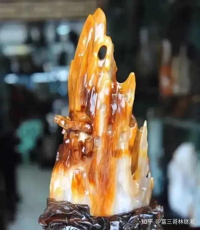 Nhặt khúc gỗ mục bên đường về nhóm bếp, không ngờ là kho báu - Hình 5 Nhat khuc go muc ben duong ve nhom bep, khong ngo la kho bau-Hinh-5