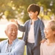 Làm thế nào để con yêu thương, gần gũi ông bà?