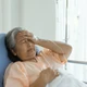 Bức thư trong hộp quà sau ly hôn của con dâu khiến mẹ chồng khóc nghẹn