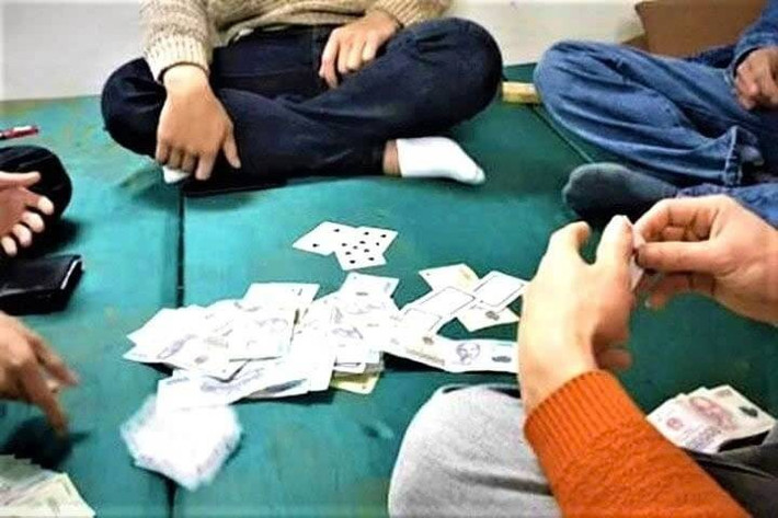 Qua xác minh được biết, anh T thường chơi với những thanh niên rất trẻ. Ngoài việc tập trung xác minh những mối quan hệ của nạn nhân, cơ quan công an còn đẩy nhanh việc tìm kiếm chiếc xe máy mà anh T. Một cuộc rà soát trên diện rộng được tiến hành. Tập trung xác minh những người bạn của anh T, các điều tra viên nhận được thông tin, vào đêm 6/7 (thời điểm anh T bị sát hại) có 2 thanh niên rất trẻ đi chiếc xe máy giống với xe của nạn nhân. (Ảnh minh họa, nguồn internet)
