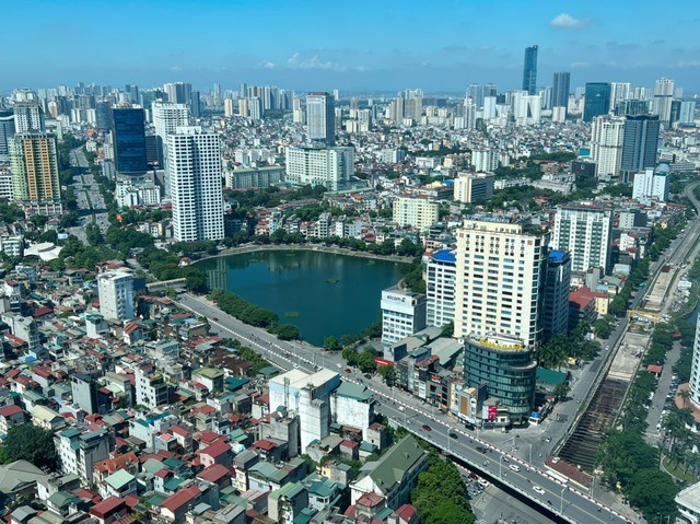 Xe ô tô và điện thoại được xác định là của Bùi Văn Đức (sinh năm 1985, trú tại thôn Thanh Sơn, xã Tuy Lộc, thành phố Yên Bái, tỉnh Yên Bái). Lực lượng chức năng xác định, các đối tượng đang lẩn trốn trên địa bàn Hà Nội. Lúc này, các trinh sát hình sự Công an tỉnh Yên Bái đã phối hợp với Công an thành phố Hà Nội để tiến hành rà soát, nắm tình hình các đối tượng. (Ảnh minh họa, nguồn internet)