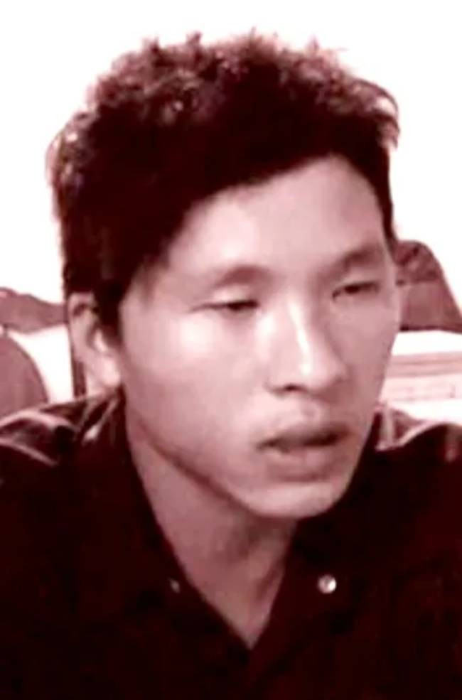 Theo đó, Phương chơi với cháu Mỹ L. và hay đến nhà nạn nhân cùng một người bạn tên Q. Đặc biệt sau khi vụ án mạng xảy ra, Phương lại tìm Q. để trả 500 ngàn đồng tiền nợ và khoe chiếc điện thoại mới. Xác định được nghi can của vụ án, các trinh sát đã khẩn trương tiếp cận đối tượng và đến chiều 17/7/2012, Phương bị bắt tại một quán bia ở khu vực thị trấn huyện Trảng Bom.