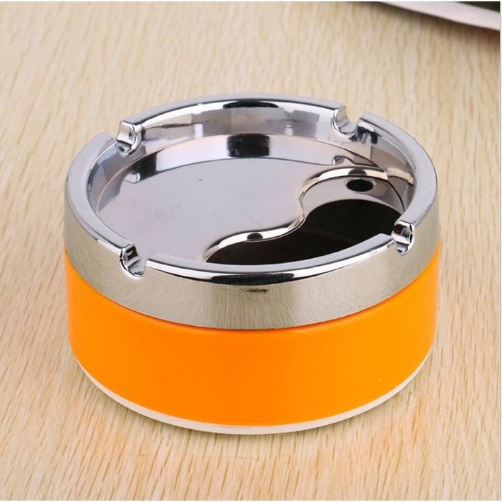 Con gái chị P., cháu Trần Thị T. đang học tại TP HCM đã cung cấp một thông tin quan trọng là trên bàn trong phòng bếp có một chiếc gạt tàn thuốc lá, một ly nước. Thêm thông tin cung cấp từ những người hàng xóm cho hay, hàng ngày chị P. thường tắt đèn đi ngủ lúc khoảng 20-21h, nhưng hôm đó mới 19h đèn đã tắt. (Ảnh minh họa, nguồn internet)