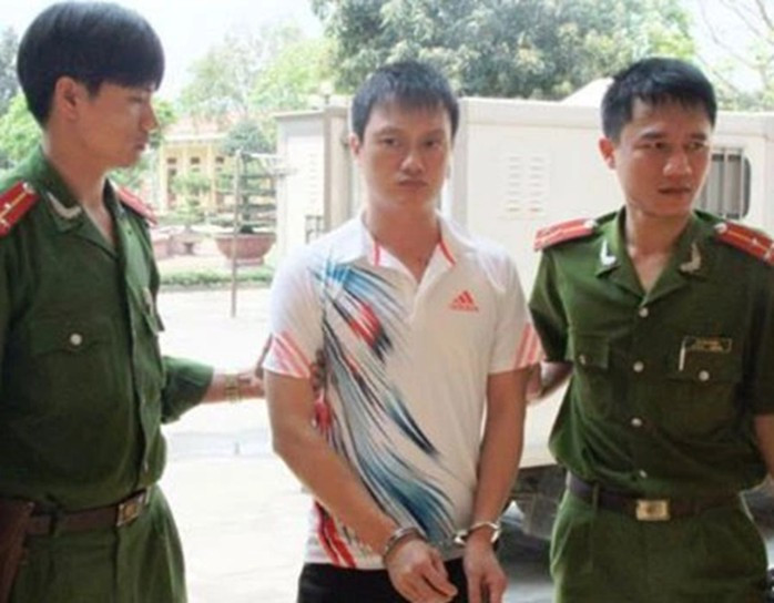 Sau đó, Vi bỏ trốn khỏi địa phương và bị Cơ quan Cảnh sát điều tra Công an tỉnh ra quyết định truy nã. Đến tháng 2/2010, Nguyễn Văn Vi ra đầu thú.