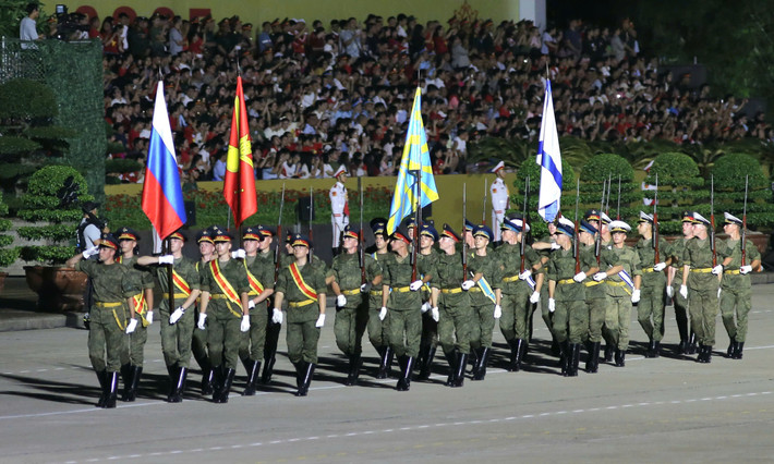 Khối quân nhân Nga, Lào, Campuchia tổng hợp luyện diễu binh, diễu hành lần 2 tại Quảng trường Ba Đình, Hà Nội.