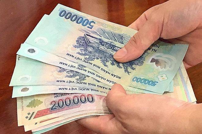 Đó là buổi chiều rằm tháng Bảy định mệnh, Phạm Văn Mão (Sinh năm 1987) chở anh Phan Văn T. qua sông Phó Đáy. Đang ngà ngà say, anh T, vui miệng kể cho Mão nghe việc đi mua nứa và số tiền 5 triệu đồng khiến gã lái đò nảy lòng tham. Khi thuyền chuẩn bị cập bến, Mão dùng con dao bầu để sẵn trên thuyền đâm chém nhiều nhát vào đầu, bụng anh T. cho đến khi anh gục ngã. Sau khi lục soát và lấy đi toàn bộ số tài sản trong người nạn nhân, Mão dùng thuyền đưa xác anh T. xuôi về hạ lưu sông Phó Đáy cách nơi gây án chừng 500m, vùi xác xuống bãi cát vắng vẻ thuộc địa phận thôn Nội Điện. (Ảnh minh họa, nguồn internet)