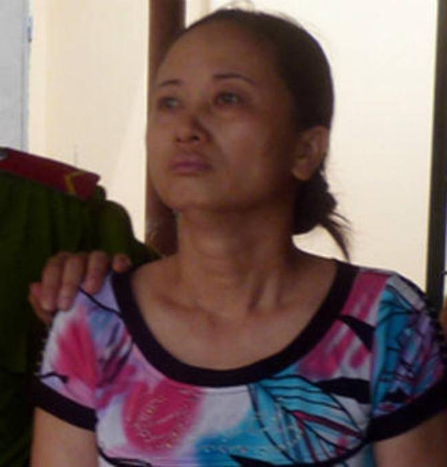 Suốt thời gian dài, hai người thường ở cùng nhau trong các cuộc buôn bán, đi chơi. Tuy vậy, Thúy thấy không được thoải mái khi anh C. vẫn chăm sóc gia đình, vợ con. Thúy muốn anh C. phải là của riêng mình. Từ những suy nghĩ lệch lạc ấy, chị ta nghĩ sẽ phải sát hại vợ của người tình để đạt được mục đích. Thúy khai đã dùng bả chó để đầu độc chị C. Số bả này Thúy lấy từ anh C. Theo anh C, trước đó một thời gian, anh này có nhờ Thúy mua hộ mình ít bả chó để bẫy đám chó hay quấy phá lán trâu. Một thời gian sau, Thúy có hỏi xin nên anh C đưa lại 1 viên.