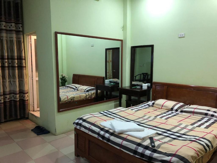 Vào thời điểm này, nhóm trinh sát có nhiệm vụ rà soát các nhà nghỉ, khách sạn trên địa bàn TP Lào Cai đã thu được một thông tin giá trị. Theo đó, chủ một nhà nghỉ cho biết, đêm 22 rạng sáng 23/1/2017, anh D. có đi cùng 2 người đàn ông khác đến thuê phòng. Chủ nhà nghỉ ghi lại thông tin của một người đàn ông tên Quang có địa chỉ nhà tại huyện Vị Xuyên (Hà Giang). Khi tiếp xúc, người này cho biết quen với D. khi làm ăn ở nước bạn. Ngày 22/1, Quang, D. cùng về nước theo đường tiểu ngạch ở Lào Cai. (Ảnh minh họa, nguồn internet)