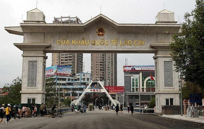 Công an cũng thu giữ một tờ giấy chứng nhận đã hết cách ly y tế tại Cao Bằng mang tên Lâm Phong có địa chỉ như trên. Những manh mối ban đầu cho thấy, nạn nhân và đối tượng có tên Lâm Phong đều nhập cảnh từ Trung Quốc vào Việt Nam, đã được cách ly y tế phòng, chống dịch COVID – 19 đủ 21 ngày tại Cao Bằng. Vào thời điểm này, nạn nhân bị thương rất nặng, cơ quan điều tra không thể tiến hành lấy lời khai, thu thập thông tin liên quan. (Ảnh minh họa, nguồn internet)
