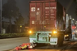 Va chạm với container dừng bên đường, người đàn ông đi xe máy không qua khỏi