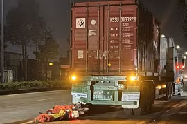 Va chạm với container dừng bên đường, người đàn ông đi xe máy không qua khỏi