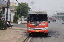 Đồng Nai: Lửa bất ngờ thiêu rụi xe khách 29 chỗ ở quốc lộ 14