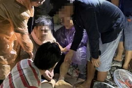 Người đàn ông tấn công hàng xóm rồi cố thủ, đốt nhà ở TPHCM