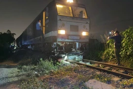 Va chạm với tàu hàng khi băng qua đường sắt, nam thanh niên không qua khỏi