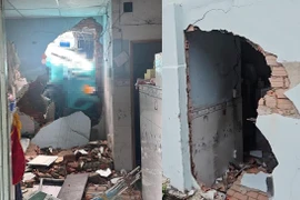 Taxi công nghệ tông thủng tường nhà dân ở TPHCM