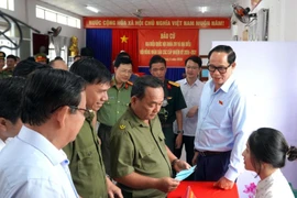 Phó Chủ tịch Quốc hội Trần Quang Phương kiểm tra công tác bầu cử tại An Giang