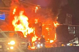 Đồng Nai: Xe container va chạm xe máy, bốc cháy dữ dội tại ngã ba Phú Sơn