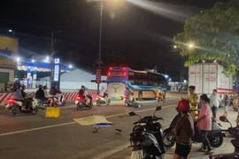 TPHCM: Xe máy va chạm xe tải trên quốc lộ 13, một người tử vong