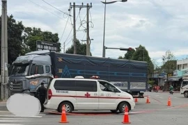 TPHCM: Va chạm với xe tải tại ngã tư, người đàn ông tử vong tại chỗ