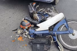 Tai nạn giữa xe đầu kéo và xe máy trên đại lộ Võ Nguyên Giáp