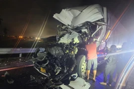 Hai xe đầu kéo va chạm, một tài xế bị kẹt trong cabin tại Đà Nẵng