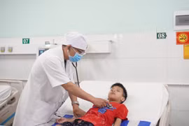 Bé trai 6 tuổi ngưng tuần hoàn do điện giật được cứu sống