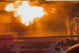 Cháy tiệm giặt ủi ở Đồng Nai, cảnh sát kịp thời cứu người