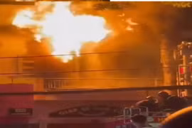 Cháy tiệm giặt ủi ở Đồng Nai, cảnh sát kịp thời cứu người