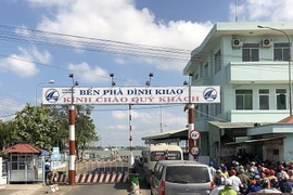 Vĩnh Long đề xuất miễn phí phà Đình Khao cho cán bộ từ Bến Tre đi làm