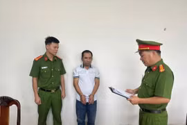 Khởi tố bị can đâm bạn nhậu vì bạn trêu chủ quán