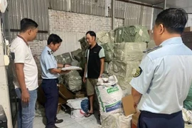 Phát hiện hơn 1 tấn kẹo dẻo không rõ nguồn gốc tại xã Đông Thạnh