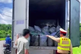 Đồng Nai: Bắt giữ xe tải chở 7 tấn mỡ động vật không rõ nguồn gốc