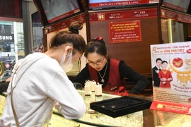 Giá vàng 2/9: Vàng nhẫn tăng phi mã, SJC neo ở đỉnh