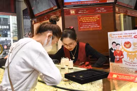 Giá vàng 2/9: Vàng nhẫn tăng phi mã, SJC neo ở đỉnh