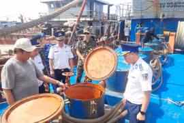 Phát hiện tàu cá vận chuyển lượng lớn dầu DO trên vùng biển phía Nam