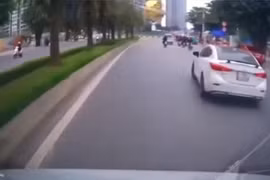 Xác minh vụ ô tô chạy lạng lách trên đường dẫn vào khu đô thị tại Hà Nội