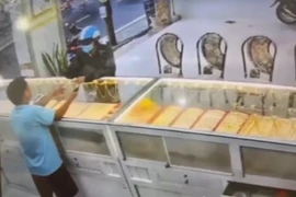 Cà Mau: Kẻ cướp tiệm vàng, ung dung ăn cơm trước khi bị bắt