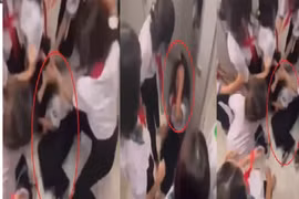 Xôn xao video ghi cảnh nhóm nữ sinh đánh bạn trong nhà vệ sinh trường học